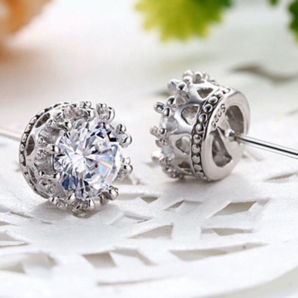 **New 925 Sterling Silver Diamond Stud Earrings - Picture 4 of 6